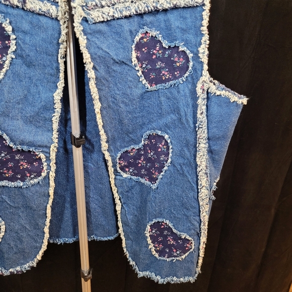 Kitschy Vintage Denim Vest with Heart Accents - Picture 4 of 9
